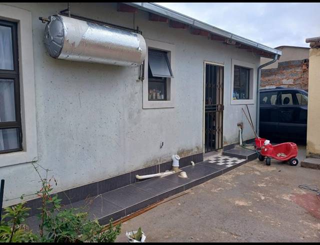 2 BEDROOM HOUSE FOR SALE IN PALM RIDGE EXT 2